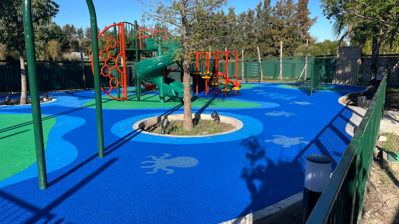 Sector de juegos con motivos marinos en caucho amortiguante